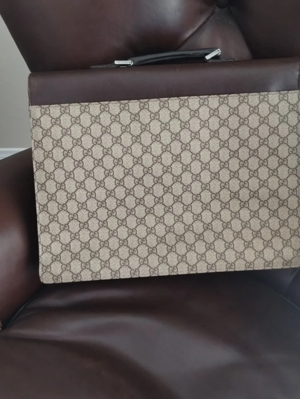 Gucci elegant brown